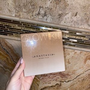 ANASTASIA Glow Kit
